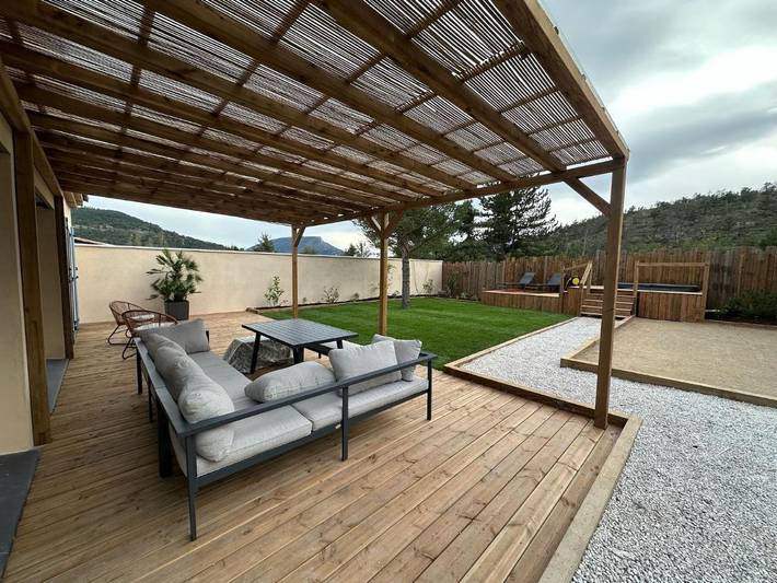 Villa pour 6 personnes, avec jacuzzi et jardin