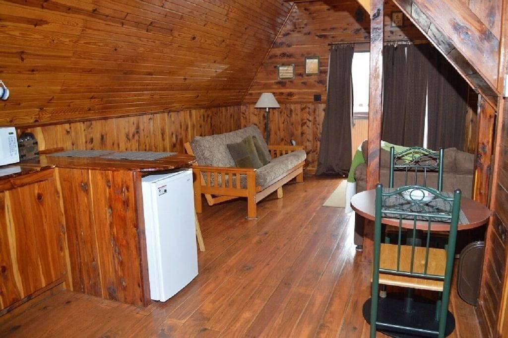 Cedar A Frame Chalet Kabine 5 mit Whirlpool im Patoka Lake So. Indiana in Patoka Lake