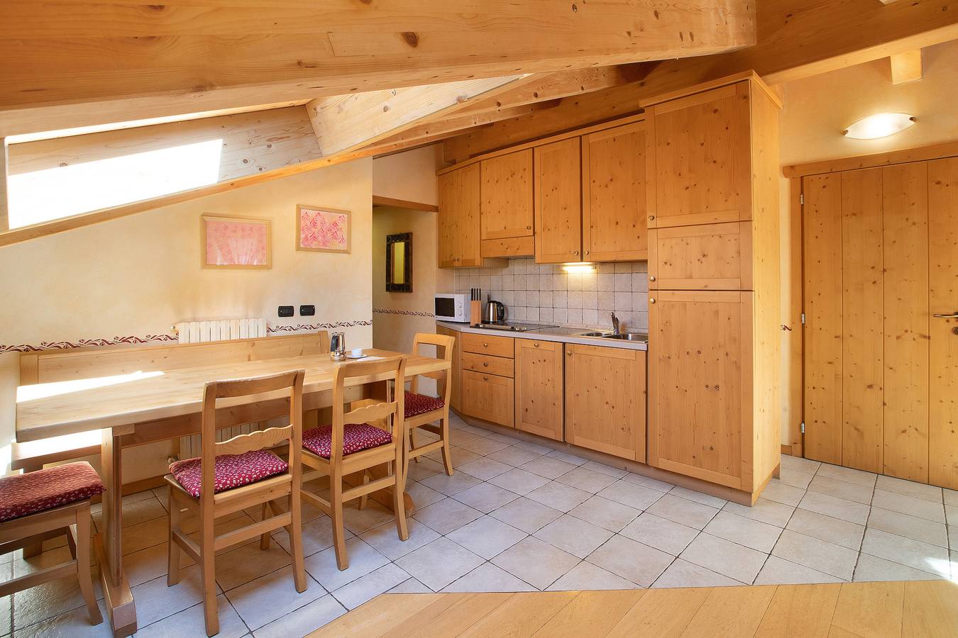 Apartamento entero, Apartamento 'Baita Dei Ski App 6' cerca de las pistas con 2 balcones y Wi-Fi in Livigno (Town), Livigno