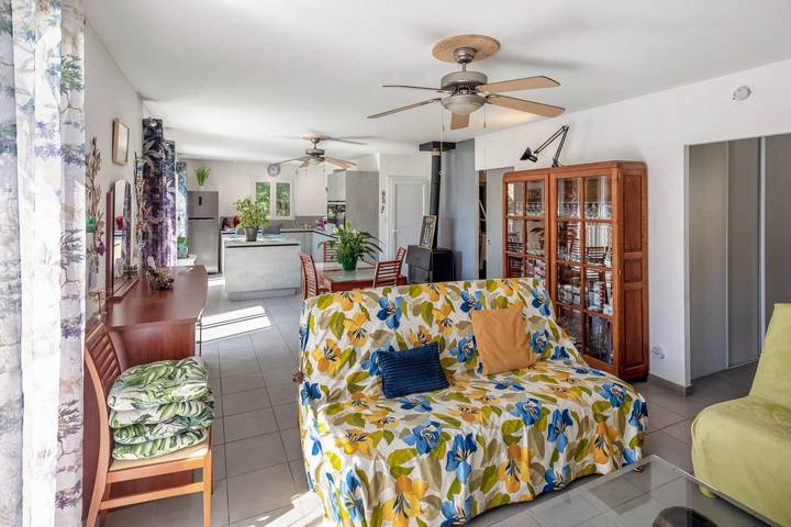 Appartamento intero, L'Enclos – Nel cuore del villaggio delle Cévennes, terrazza privata e vista sulle montagne in Saint-Étienne-Vallée-Française, Cevenne