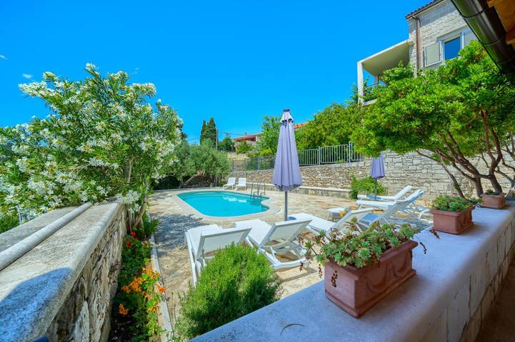 Villa pour 10 personnes, avec jardin ainsi que terrasse et piscine, adapté aux familles à Sumartin - 4