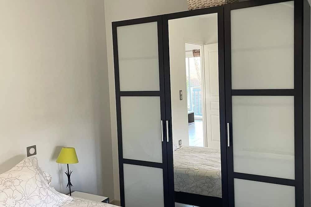 Entire apartment, Bright, well-equipped T3 near downtown with balcony in Salies-de-Béarn, Béarn