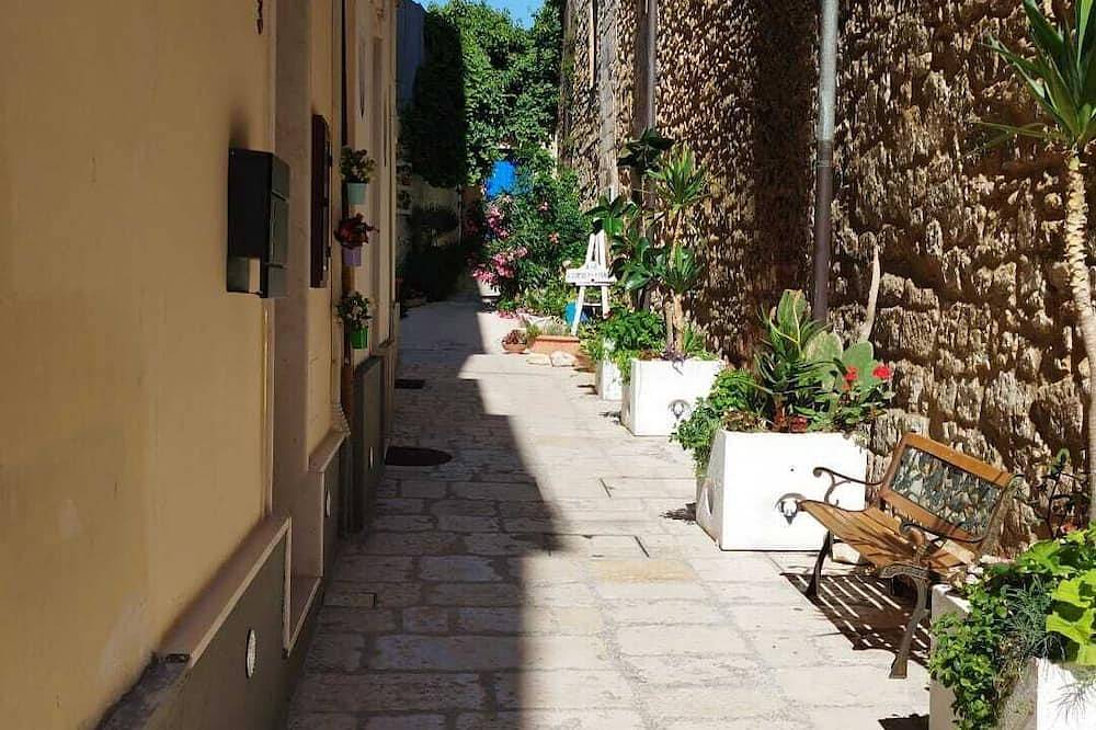 House with hot tub ( Brama Wellness Experience) in Brindisi, Salento