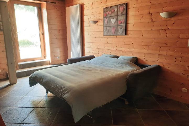 Ganze Wohnung, Large apartment in village center with direct access to ski and hiking trails in Prémanon, Regionaler Naturpark Hochjura