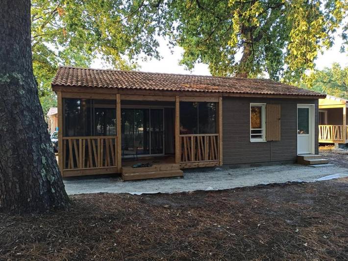 Gîte pour 6 personnes, avec jardin ainsi que terrasse et piscine à Labouheyre