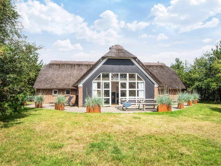 Ferienhaus für 10 Personen, mit Sauna und Terrasse sowie Pool, kinderfreundlich in Houstrup Strand