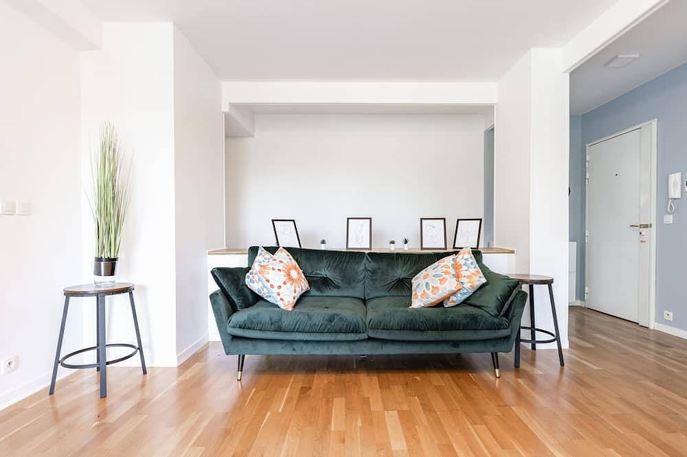 Apartamento entero, 3Br Appartment: Garden View, Prem Amenities, Free Parking - 10 Min to Central in Nanterre, Altos del Sena