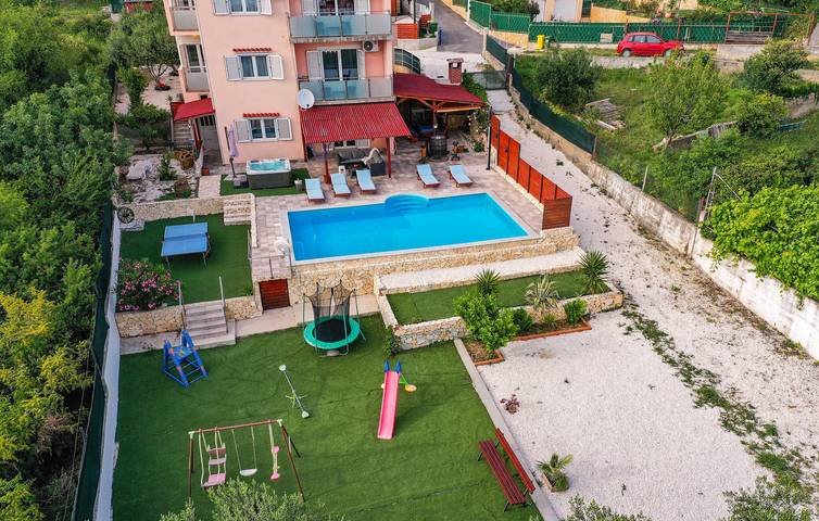 Ferienhaus für 8 Personen, mit Terrasse und Sauna in Kaštela - 2