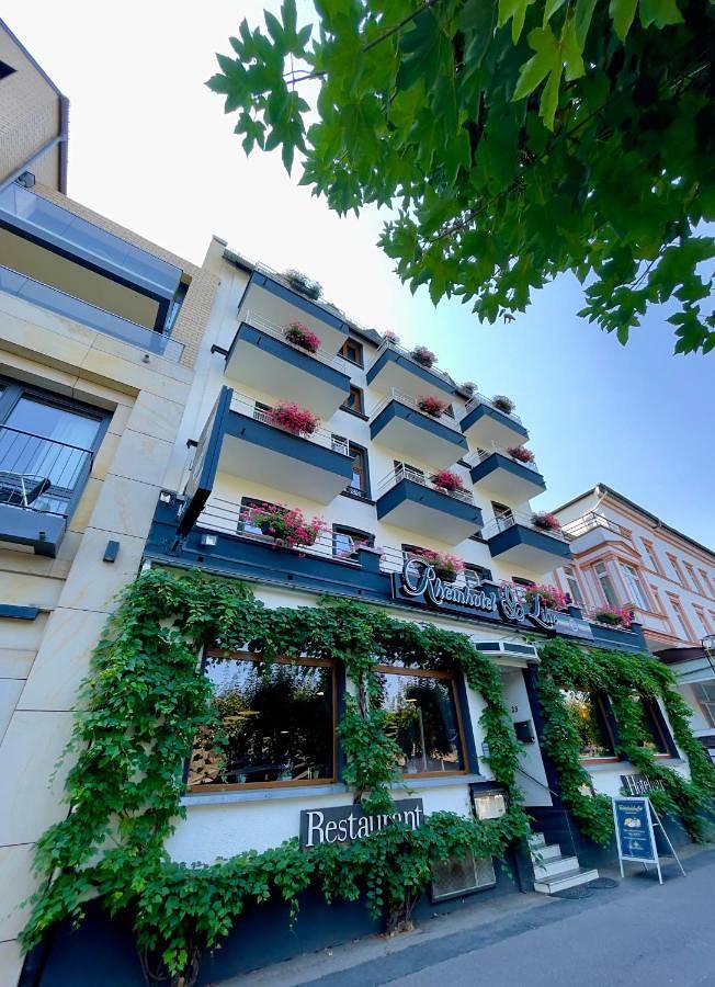 Hotel, mit Terrasse