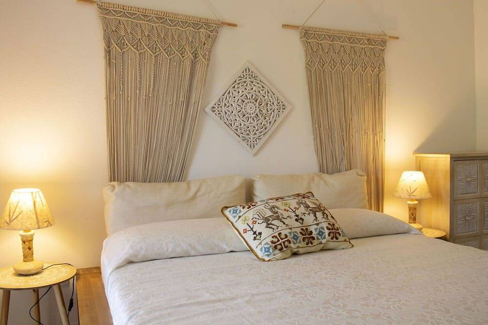 Entire apartment, Cosy apartment for 5 guests with Wifi, A/C, Tv, terrace, pets allowed, panoramic view and parking in Tancau sul Mare, Santa Maria Navarrese