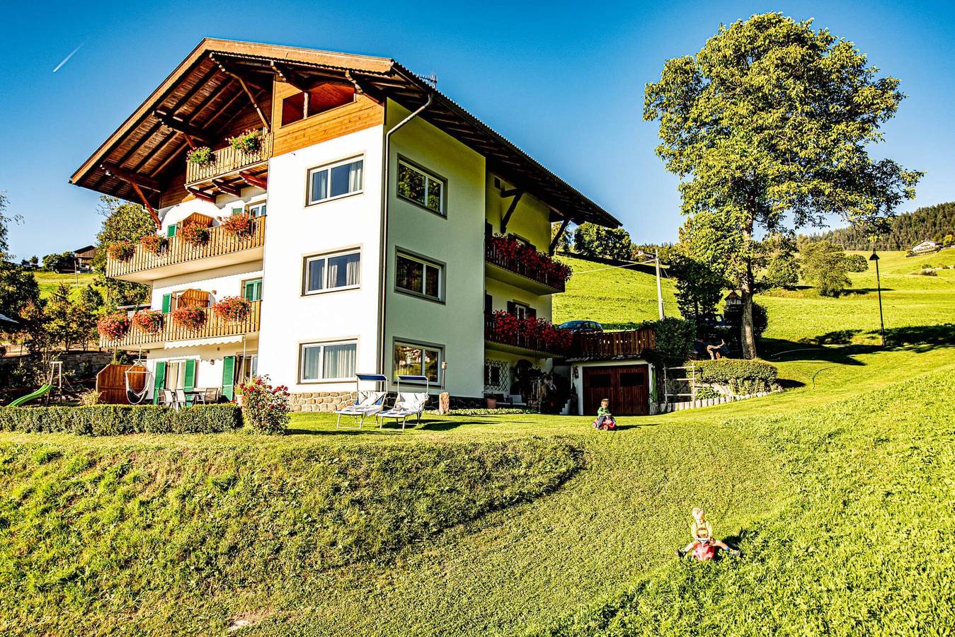 Ganze Wohnung, Apartment "Haus Lohengrin - Ferienwohnung 2" mit Bergblick, Wlan, Balkon und Garten in Seis am Schlern, Kastelruth