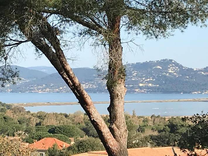 Villa pour 6 personnes, avec vue et piscine ainsi que vue sur le lac et jardin à Giens - 4