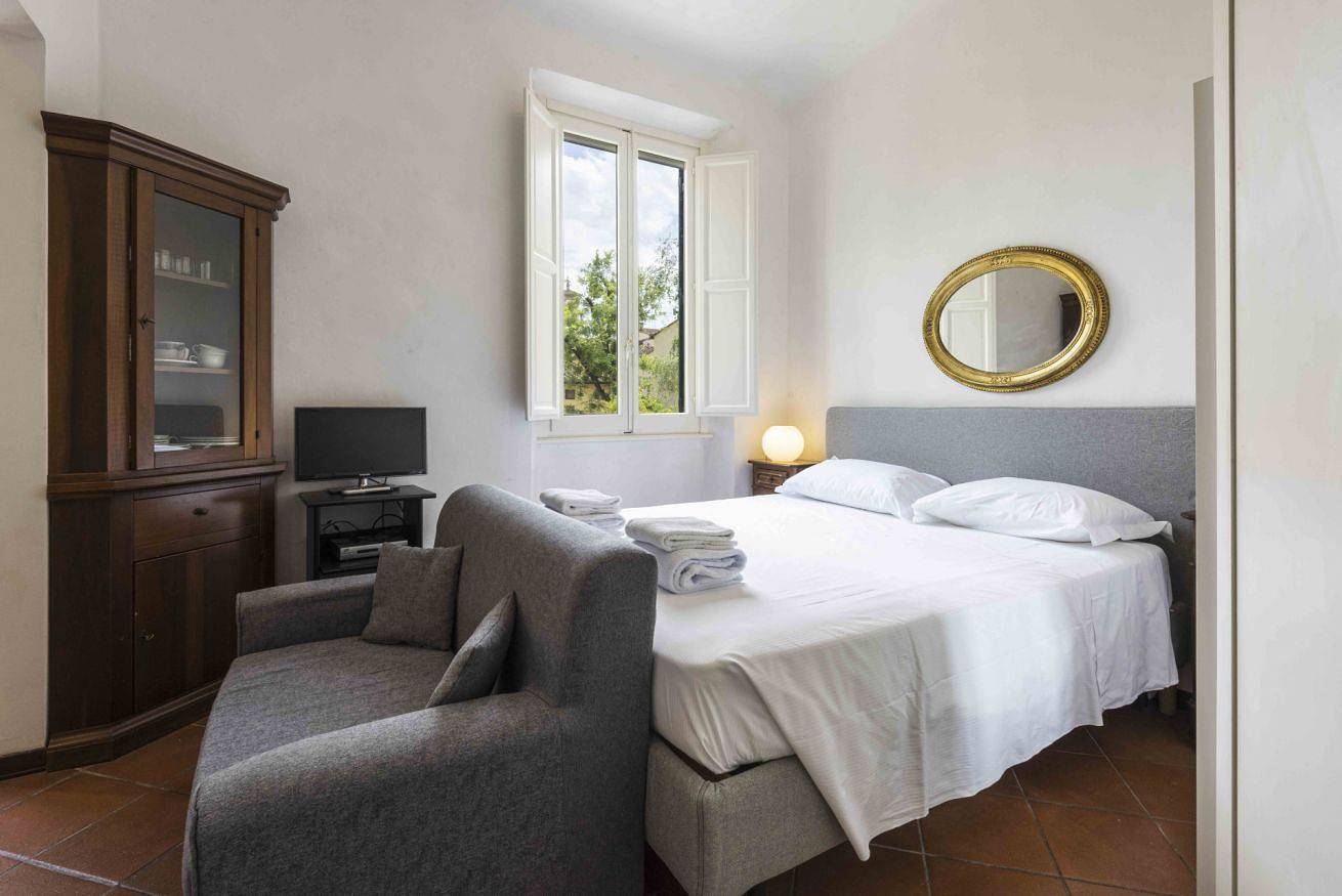 Entire apartment, Classic Florence Studio by Mmega in Florence city center, Florence