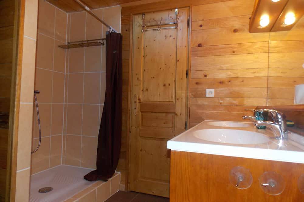 Chalet tout confort avec vue splendide sur la vallée. in La Morte, Parc national des Écrins