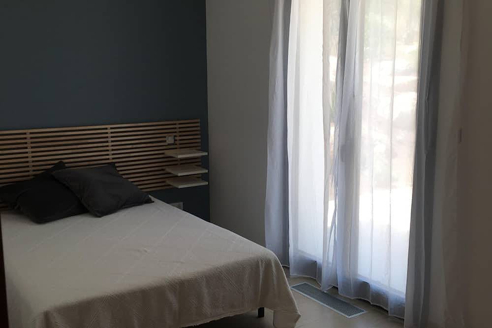 Casa Catalina nuova villa con aria condizionata cuore villaggio giardino piscina mare e montagna in Calenzana, Calvi e dintorni