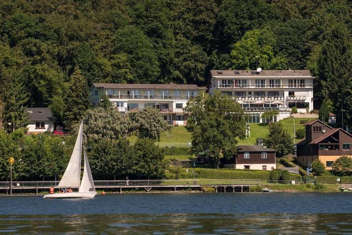 Hotel für 2 Personen, mit Garten und Ausblick sowie Pool und Seeblick in Waldeck