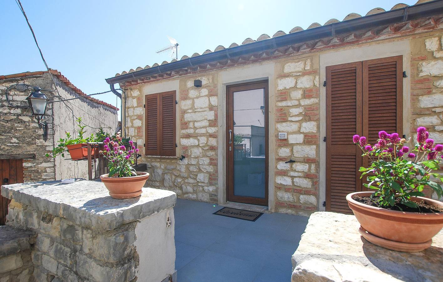 Holiday home for 4 people with hot tub in Fabriano, Ancona Province