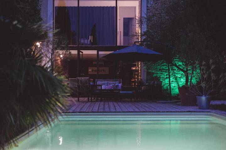 Location de vacances pour 8 personnes, avec vue ainsi que jardin et piscine à Sainte-Cécile-les-Vignes - 3