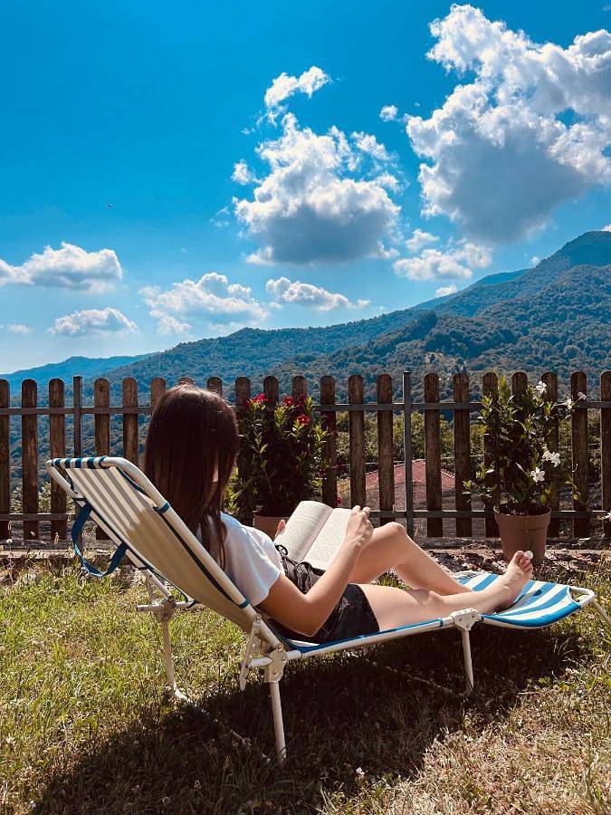 Location de vacances pour 4 personnes, avec vue et jardin, adapté aux familles à Sanfront