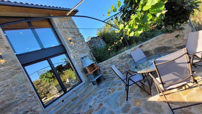 Apartamento para 4 personas, con Balcón y Terraza además de Jardín y Vistas en Ribeira Sacra