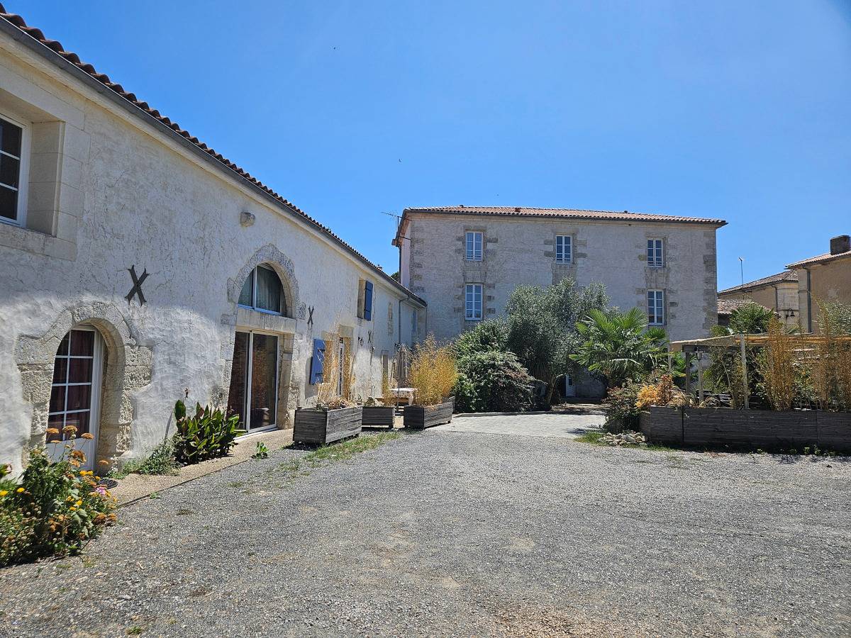 Gîte Les Palmiers in Gémozac, Région de Saintes