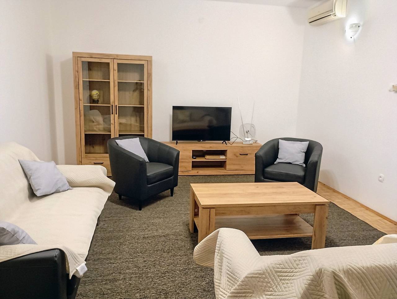 Ganze Ferienwohnung, Ferienwohnung für 6 Personen mit Balkon in Okrug Gornji, Ciovo