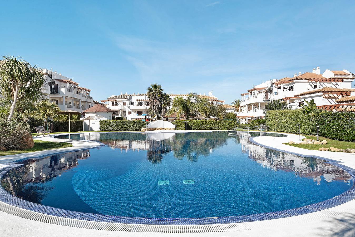 Ganze Wohnung, Ferienwohnung '1ª Pl Coto De Santi Petri 159' mit Gemeinschaftspool, Wlan und Klimaanlage in Playa La Barrosa, Chiclana de la Frontera