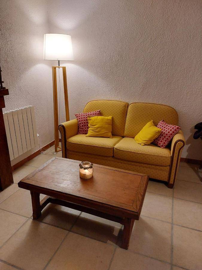 Two-Bedroom House in Méallet, Région de Mauriac