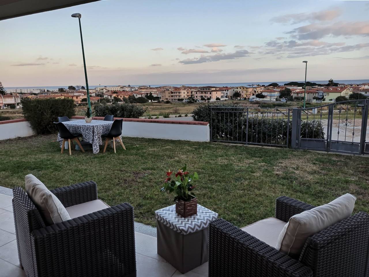 Appartamento intero, Appartamento vacanze per 6 persone con terrazza in La Caletta, Siniscola