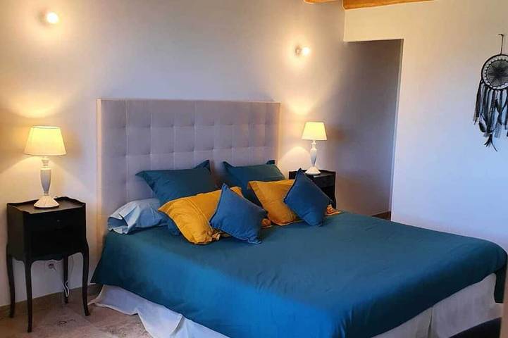 Location de vacances pour 5 personnes, avec terrasse et jardin à Saint-Pierre-de-Mézoargues - 2