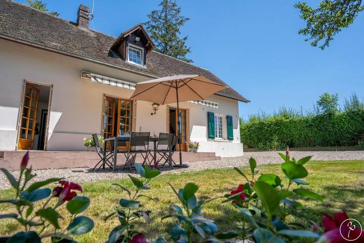 Location de vacances pour 6 personnes, avec vue et jardin à Saint-Germer-de-Fly