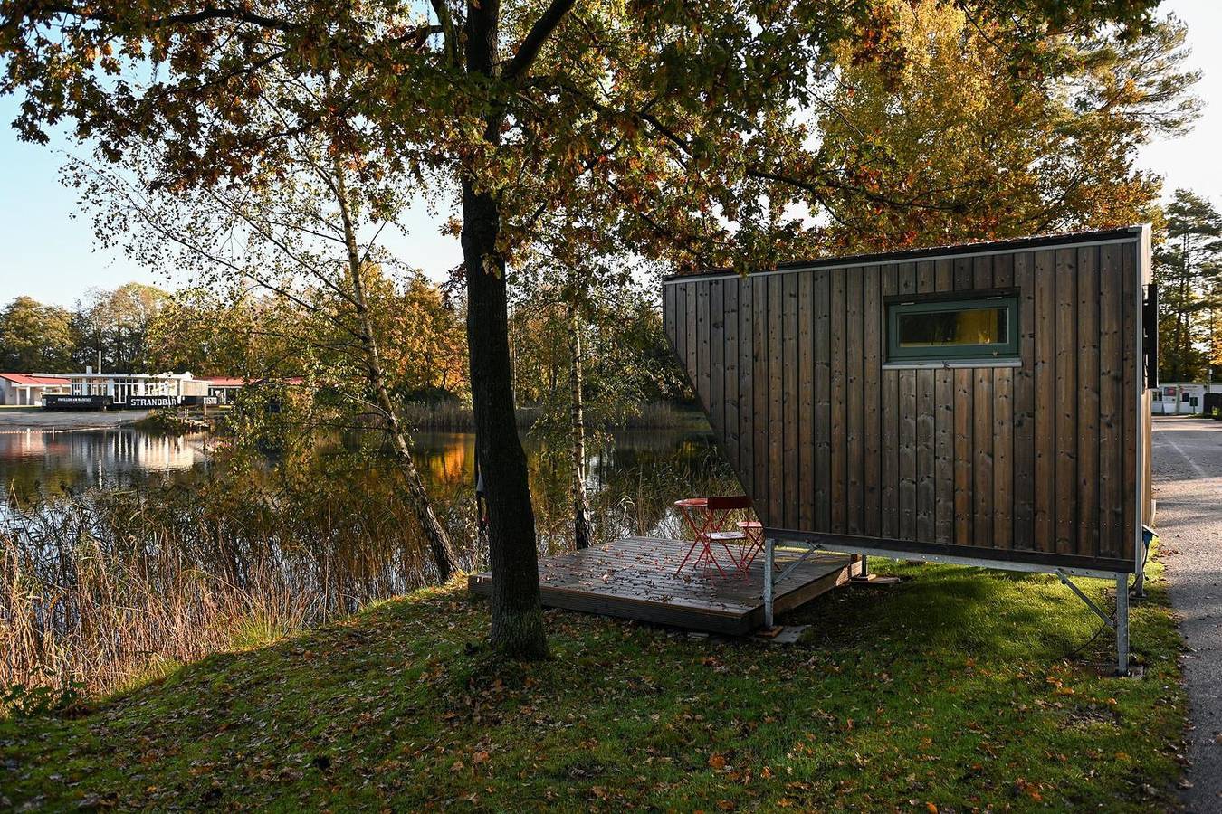 Nachhaltiges Sleep Space von Green Tiny Houses mit Seeblick in Friesland in Schortens, Südliche Nordseeküste