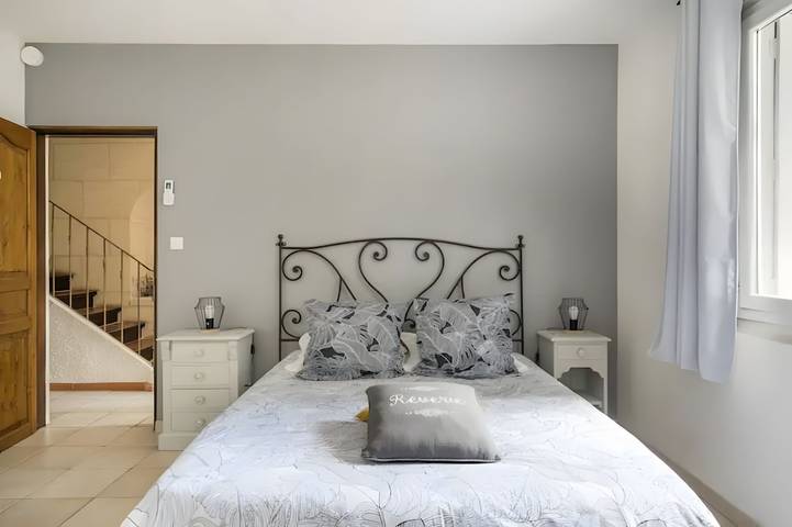 Gîte pour 6 personnes, avec terrasse ainsi que piscine et jardin à Saumane-de-Vaucluse - 4