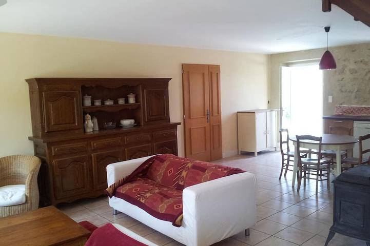 Gîte pour 4 personnes, avec piscine ainsi que terrasse et jardin à Villautou - 4