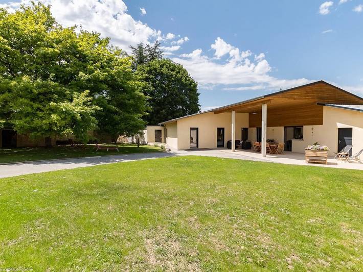 Gîte pour 10 personnes, avec Jacuzzi ainsi que Terrasse et Jardin à GY