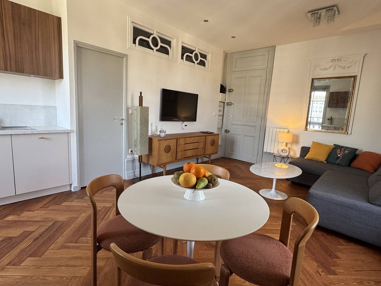 Apartamento entero, Luminoso T2 con Wifi en palacio histórico para 1/2 personas in Aix-les-Bains, Chambéry region