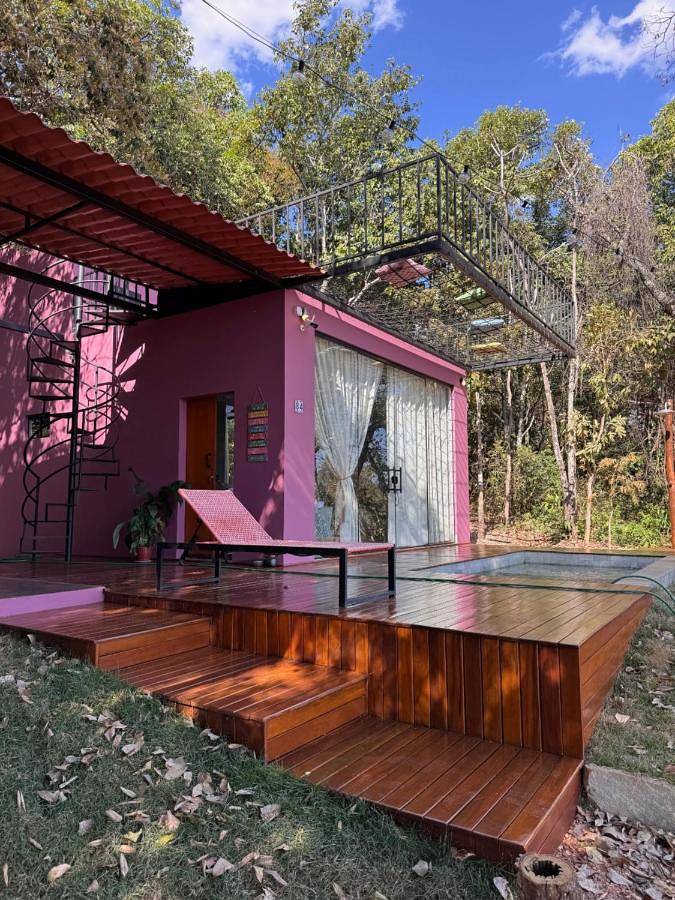 Casas e apartamentos de temporada para 2 pessoas, com terraço e piscina e ainda jardim and vista em Pirenópolis