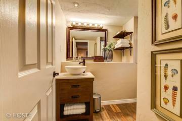 Vacation House for 2 Guests in Manitou Springs, South Central Colorado, Picture 4