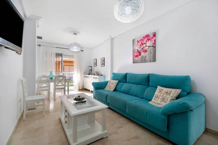 Apartamento entero, Apartamento 'Altamar' con piscina compartida, Wi-Fi y aire acondicionado in Novo Sancti Petri, Chiclana de la Frontera