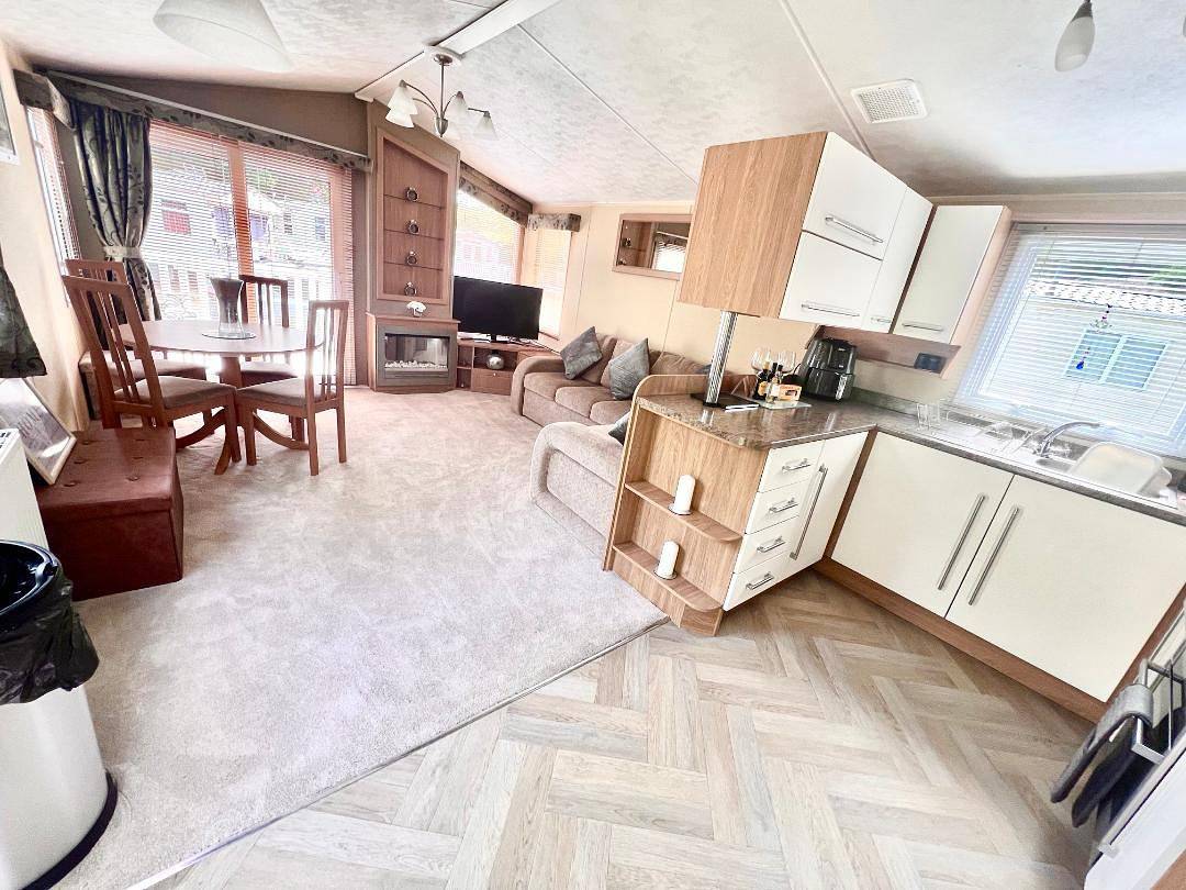 Cabin 6 sleeps 6, Patio, Pets, Edinburgh Festival in Edinburgh and Lothian