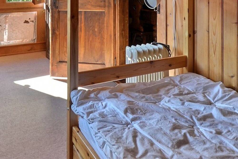 Comfortable chalet on 2 levels for 8 people, living room, separated kitchen with dishwasher, 2 doubl in Grimentz, Anniviers