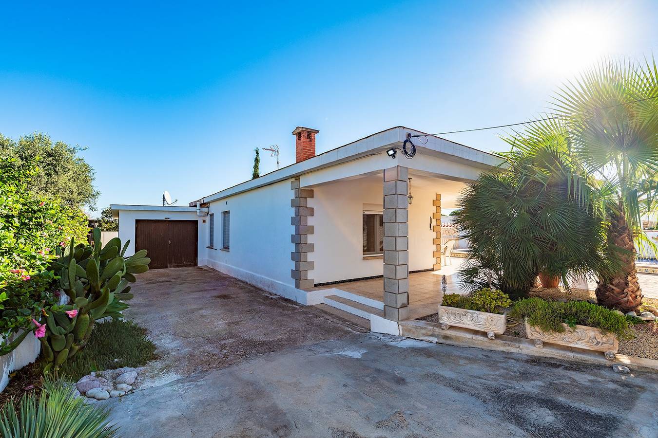 Casa Sorpresa con piscina privada y Wifi cerca centro de Vinaròs in Vinaroz, Costa del Azahar