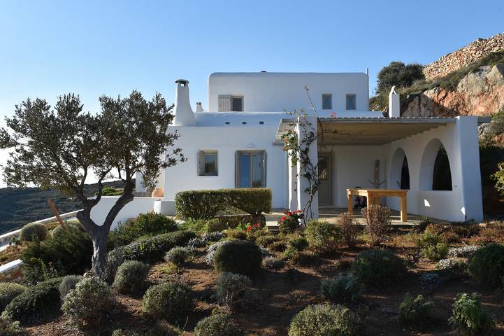 Villa pour 6 personnes, avec piscine et terrasse ainsi que jardin et vue sur l’océan dans Paros
