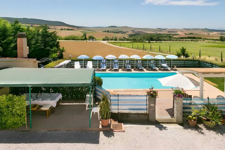 Camera 'Agriturismo Case Nuove - Camera Ste' con piscina condivisa, Wi-Fi e aria condizionata in Castellina Marittima, Costa degli Etruschi