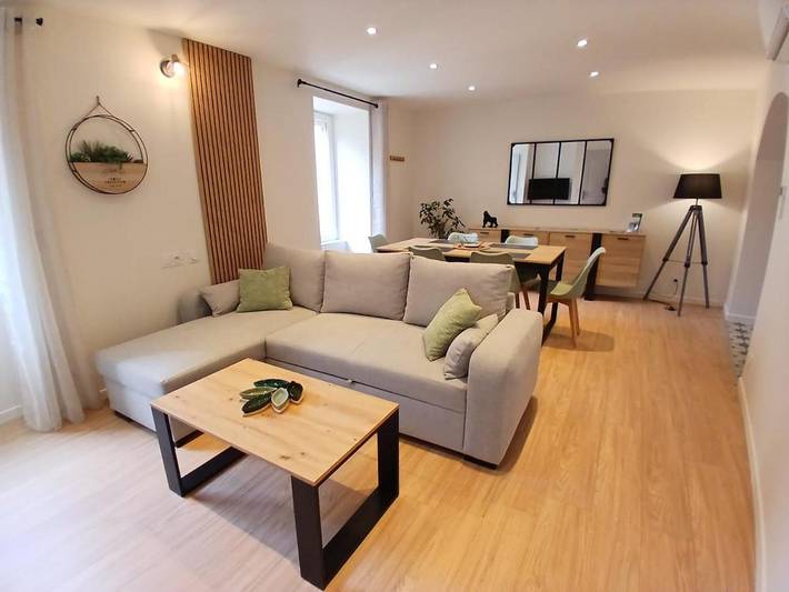 Gîte pour 6 personnes à Saint-Georges-de-Luzençon