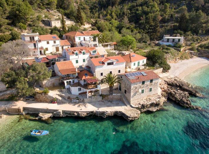 Vacation rental for 8 people, with ocean view on Hvar