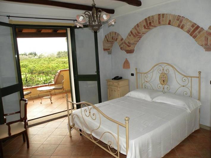 Ferienhaus für 2 Personen, mit Terrasse und Whirlpool sowie Garten und Pool