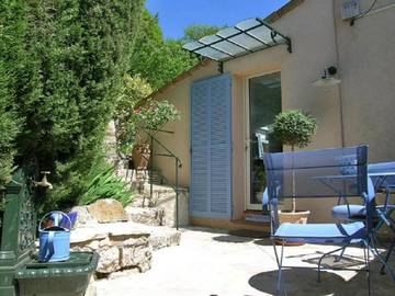 Gîte pour 2 personnes, avec jardin ainsi que terrasse et piscine à Pégomas