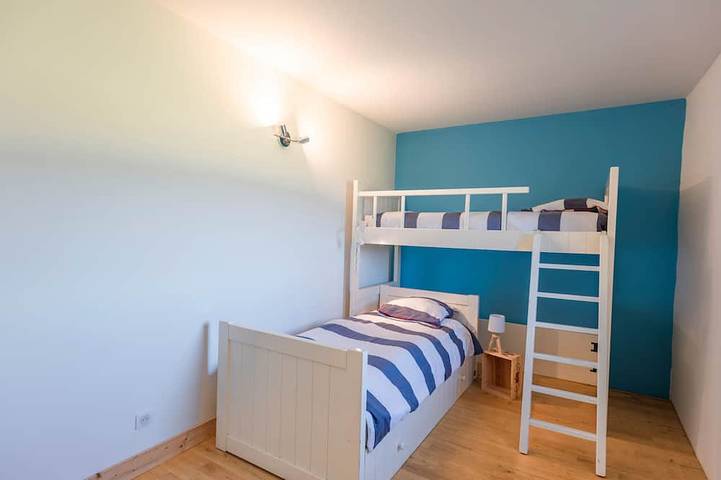 Location de vacances pour 7 personnes, avec jardin et terrasse à Champagne-et-Fontaine - 4