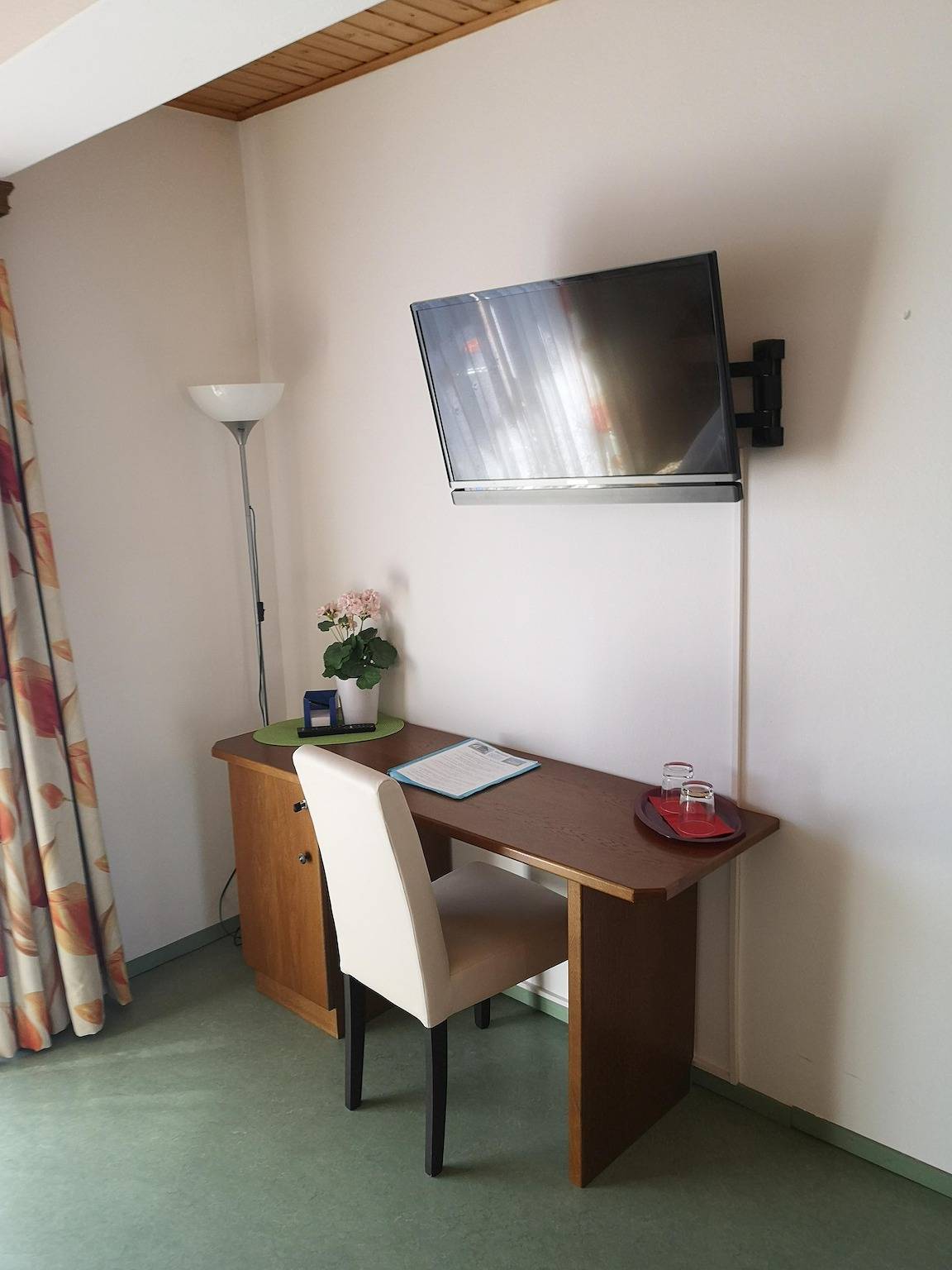 Geheel vakantieappartement, Dz mit Balkon, Seeblick in Villach, Klagenfurt - Villach & omgeving